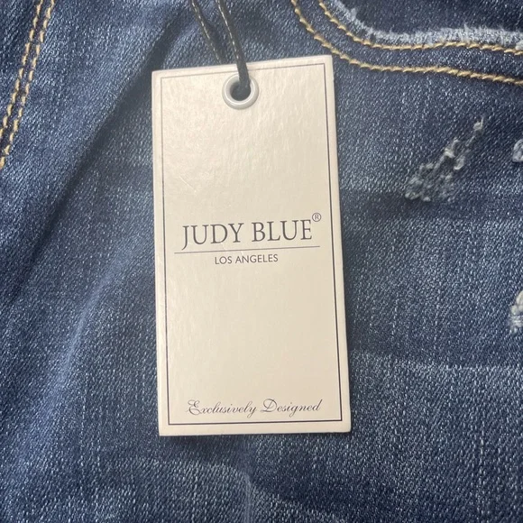 Judy Blue Skinnies - Picture 4 of 4